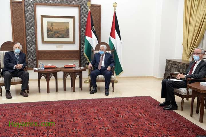 الرئيس الفلسطيني يلتقي رئيس لجنة الانتخابات المركزية حنا ناصر
