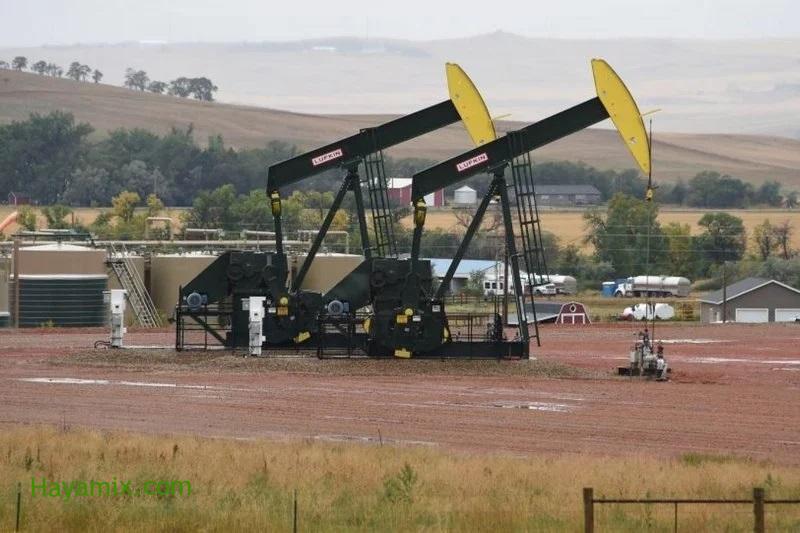 بعد زيادة مخزونات الخام الأمريكية النفط ينخفض