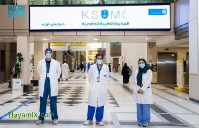 فريق جراحي بطبية جامعة الملك سعود ينجح في علاج انزلاق فقاري نادر ومتقدم لطفلة