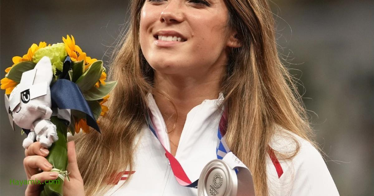 لاعبة بولندية تعرض ميداليتها الفضية من أولمبياد طوكيو للبيع