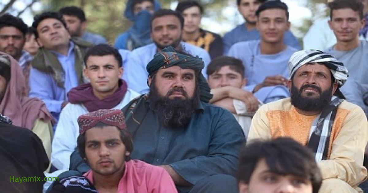 بالفيديو.. قادة طالبان يشاهدون مباراة كرة قدم بأفغانستان