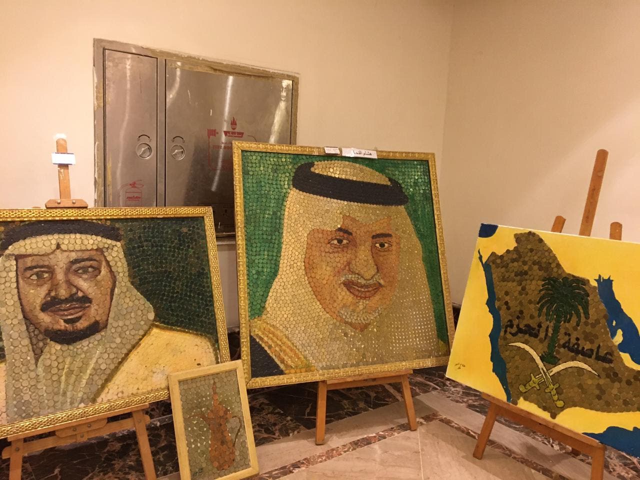 سعودي يجسد لوحتة الفنية من العملات المعدنية