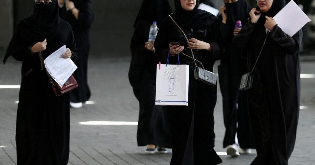 سعوديات غاضبات على شروط جامعة الامام بن سعود