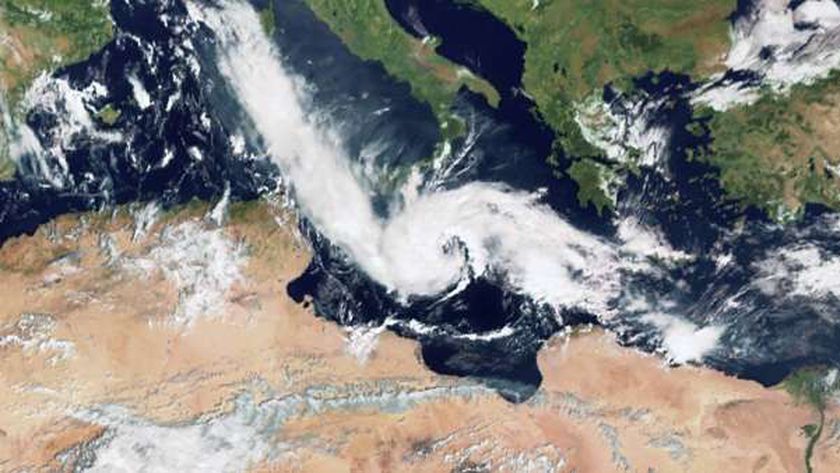 الأرصاد: رصد نشاط رعدي لسحب عملاقة على البحر المتوسط