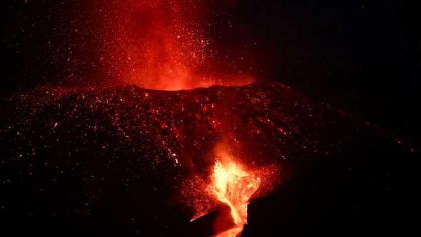 الأرصاد المصرية تعلن آخر تطورات بركان لا بالما في جزر الكناري