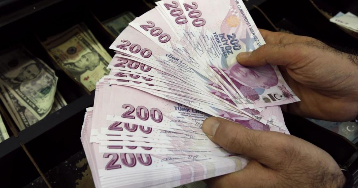 هبوط قياسي لليرة التركية مقابل الدولار