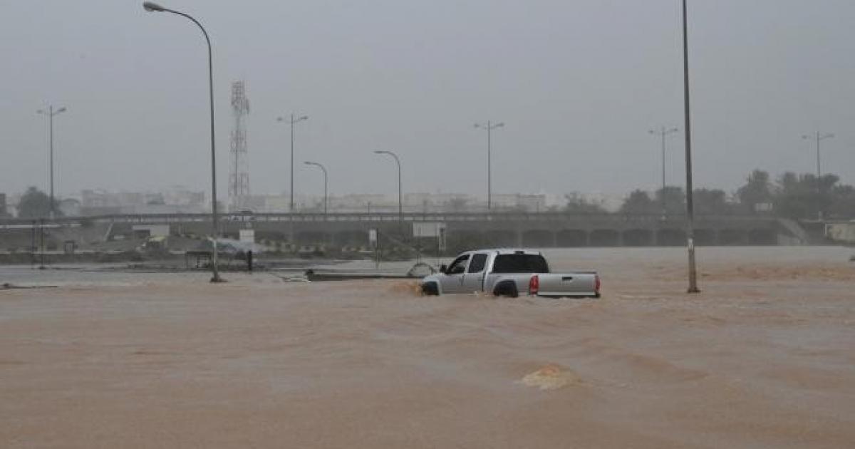 حقيقة تمديد إجازة الموظفين في سلطنة عمان بسبب إعصار شاهين