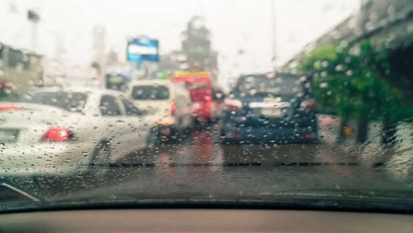 10 نصائح من الأرصاد لـ«قيادة السيارة في المطر» تجنبا لحوادث السير