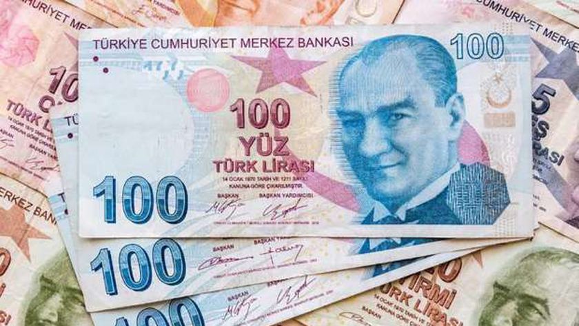 سعر الليرة التركية يواصل الانهيار ويتراجع 15% مقابل الدولار