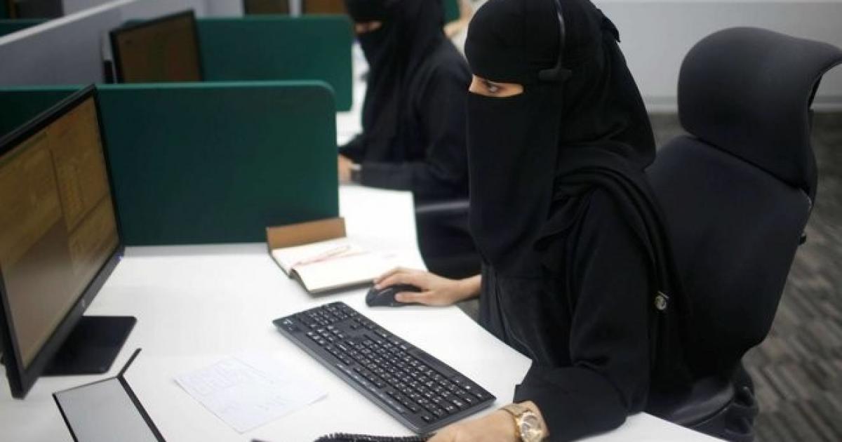 شركات سعودية تجبر الموظفات على خلع الحجاب والنقاب