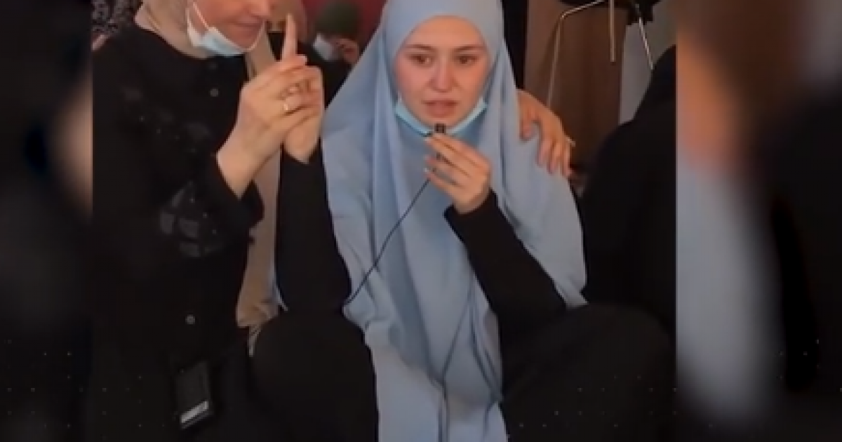 بالفيديو: لحظات مؤثرة – شابة فرنسية تعلن إسلامها وتخطف الأنظار على مواقع السوشيال ميديا