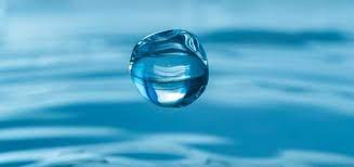 كيف يذوب الماء المركبات الأيونية بطريقة خاصة