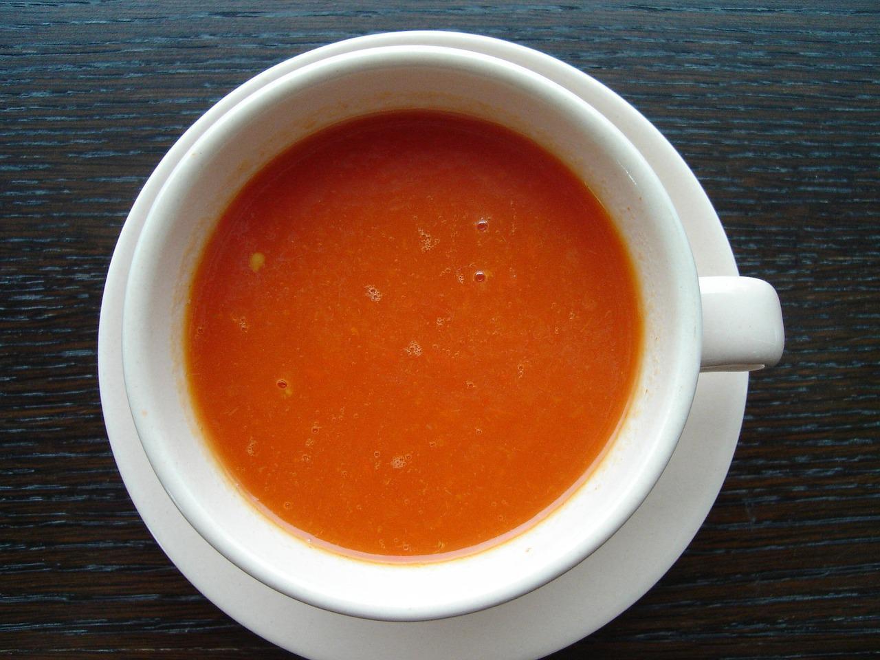 كيف تصنع حساء الطماطم المحمص؟  وصفة شوربة الطماطم المحمصة والتحضير والمكونات والخدعة