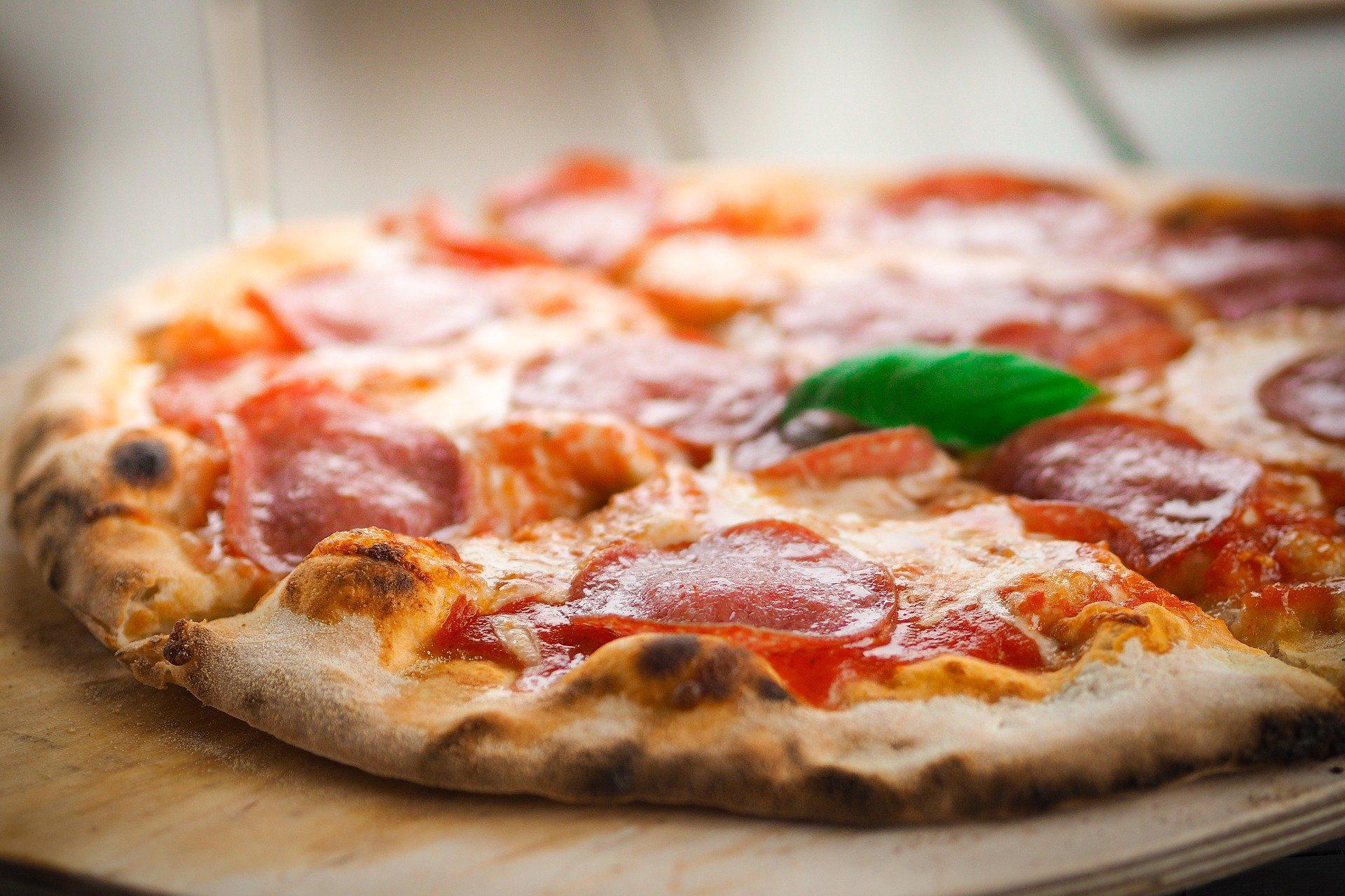 كيف يجب تسخين البيتزا؟  كيفية تسخين البيتزا الجاهزة من مخلفات الطعام؟
