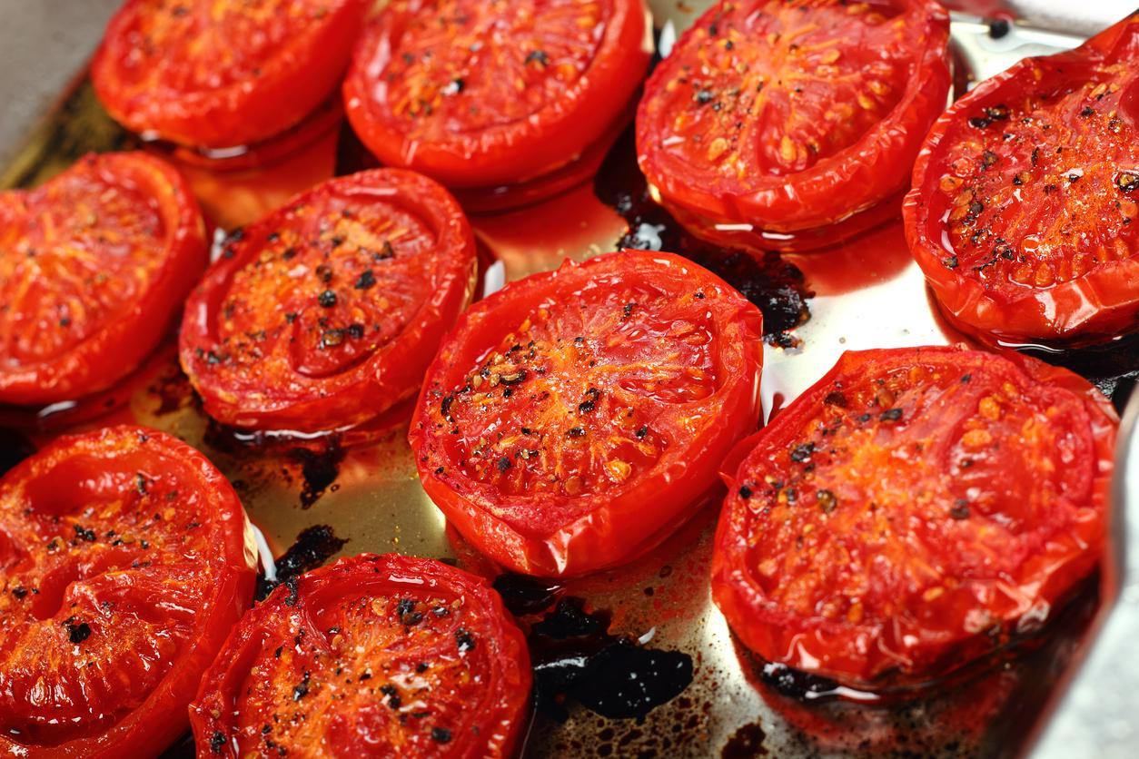 طريقة عمل البيض بالطماطم  وصفة بيض الطماطم والتحضير والمكونات والخدعة