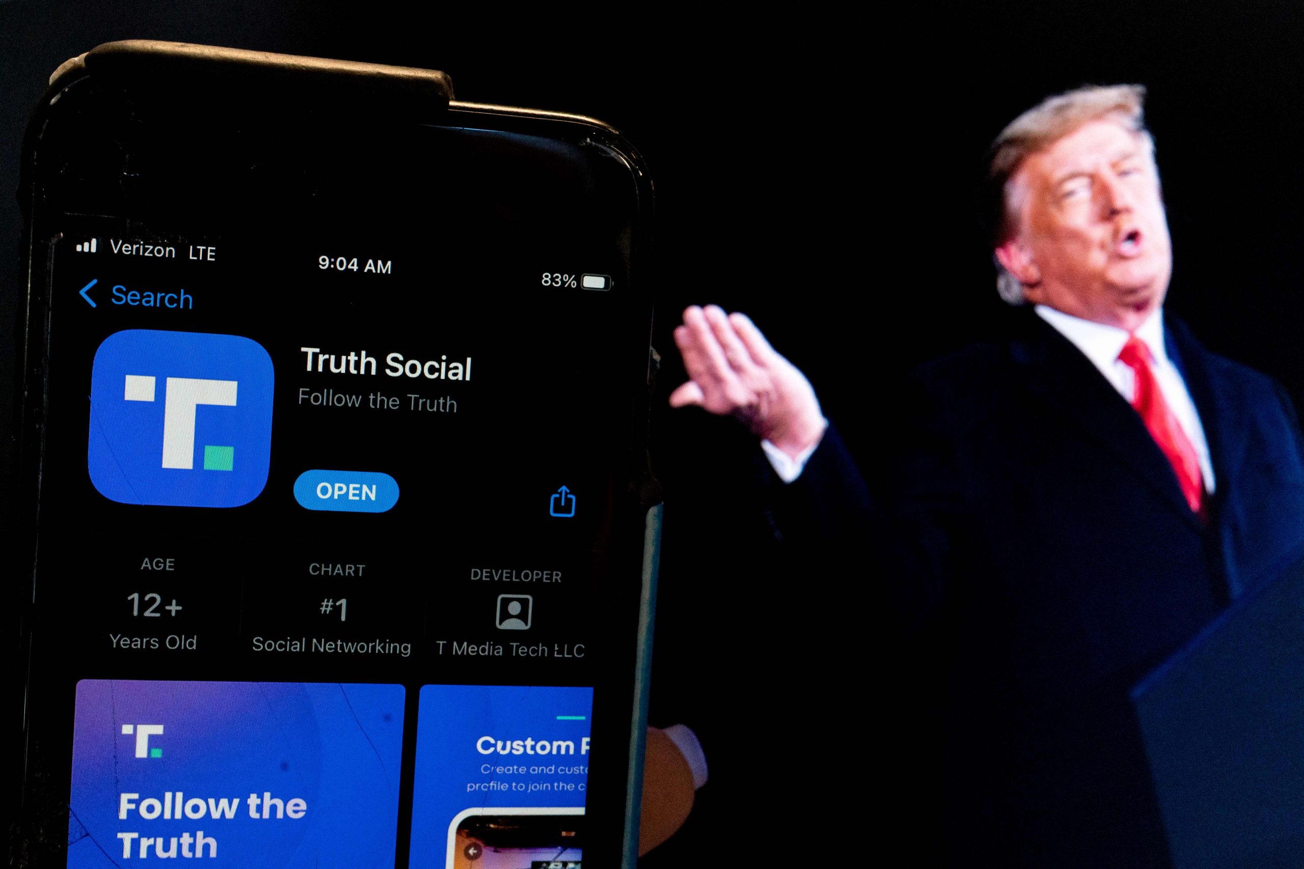 “Truth Social”: شبكة اجتماعية لدونالد ترامب تسعى إلى منافسة Facebook و Twitter و YouTube (مشاكل تقنية و “ارتفاع الطلب”)