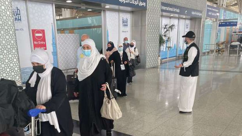 شروط تأشيرة العمرة للنساء من مصر 2022 وإمكانية حجز زيارة قبر النبي