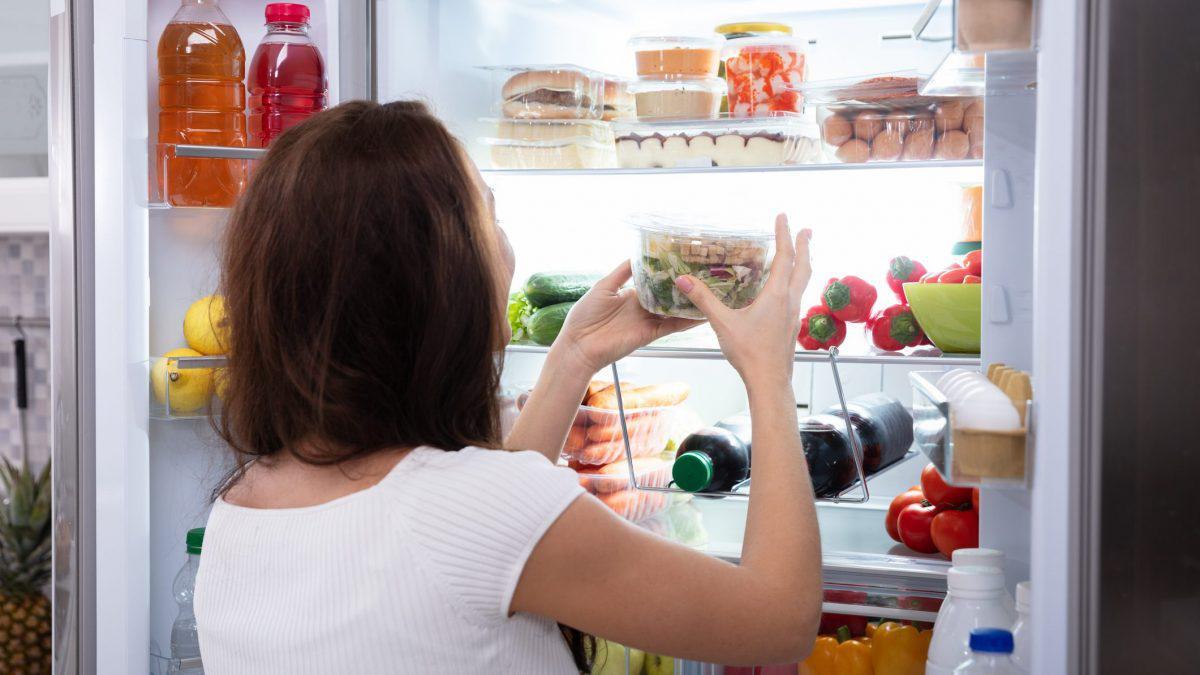 8 قواعد أساسية لتخزين منتجات الألبان في الثلاجة