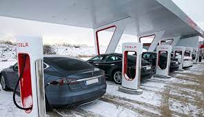 كيف سيؤثر ارتفاع أسعار النفط على أسواق السيارات الكهربائية