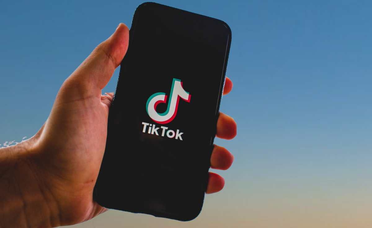 يعلق TikTok بث الفيديو المباشر في روسيا