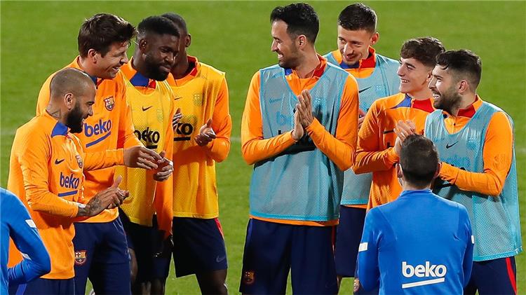 الدوري الاسباني سبورت: مدافع برشلونة يقترب من الرحيل رغم تجديد عقده