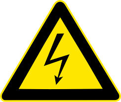 يعتمد مقدار التيار الكهربائي المار على الجهد الكهربائي و المقاومة الكهربائية.