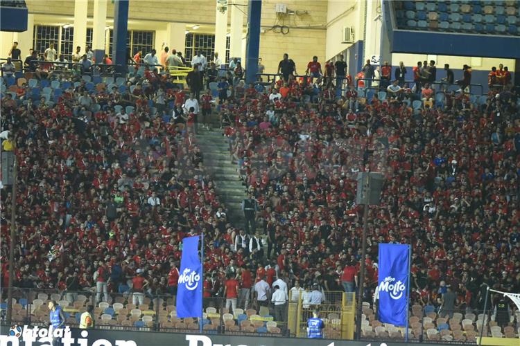 أخبار الأهلي جماهير الأهلي تدعم علي معلول ومحمد الشناوي قبل انطلاق مباراة الزمالك