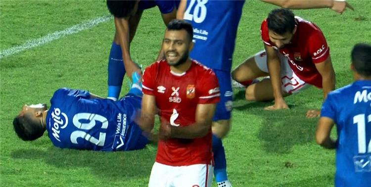 أخبار الأهلي فيديو | أحمد فتوح يغادر مباراة الأهلي والزمالك مصابًا