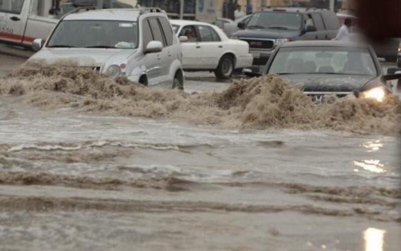 أمطار غزيرة تغرق جدة.. توقعات حالة الطقس في السعودية